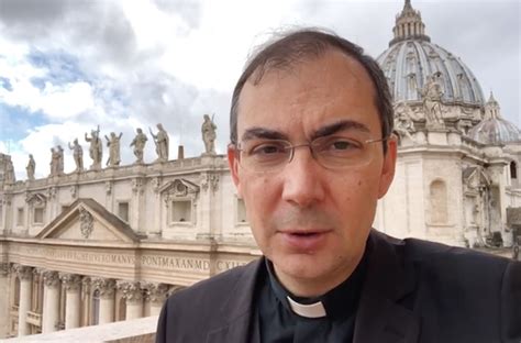 foto di Monsignor Mauro Carlino
