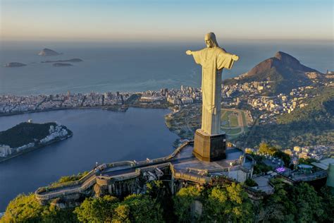 Vista panoramica a 360 gradi di Rio de Janeiro dal Corcovado con punti di interesse evidenziati