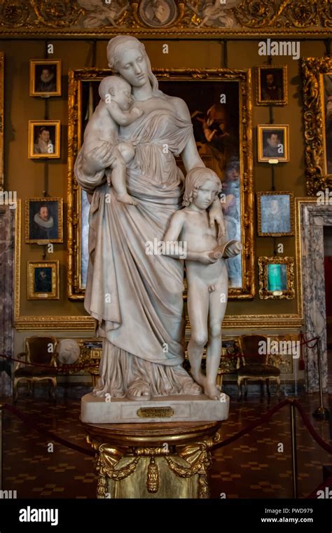 Illustrazione o statua che raffigura l'apparizione della Madonna a Bartolomeo Burat.