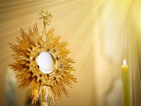 Gesù Eucaristia in un ostensorio per l'adorazione