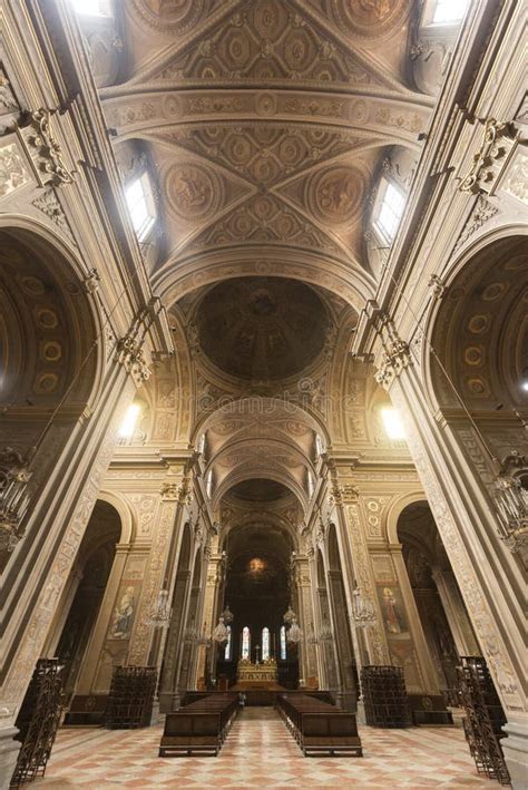 Interno barocco della Cattedrale di Ferrara