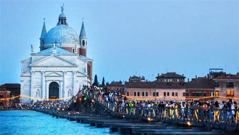 Illustrazione storica del ponte di barche durante la Festa del Redentore a Venezia