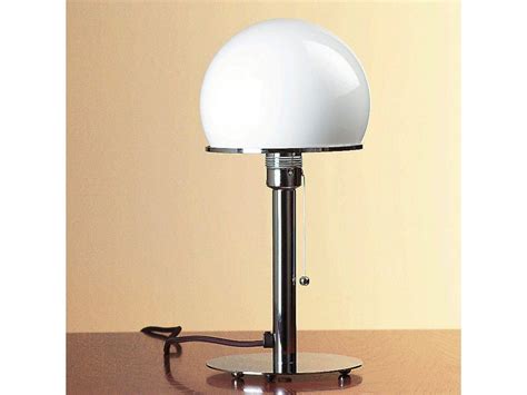 Esempio di design Bauhaus: lampada da tavolo