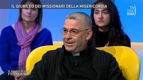 Sacerdoti Missionari della Misericordia che ricevono il mandato dal Papa