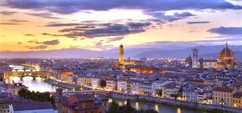 Veduta panoramica di Firenze dalle colline di Marignolle al tramonto