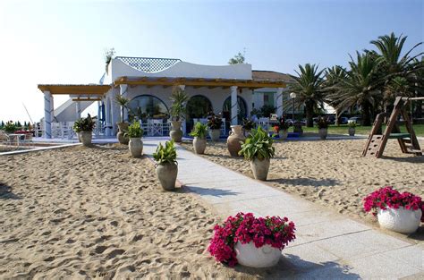 Foto panoramica del Parc Hotel Villa Immacolata e del suo giardino con vista su Pescara