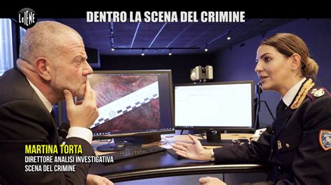 Drammatico scena investigativa notturna con la polizia