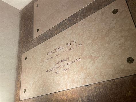 Cripta della cattedrale di Esztergom con la tomba del Cardinale Mindszenty