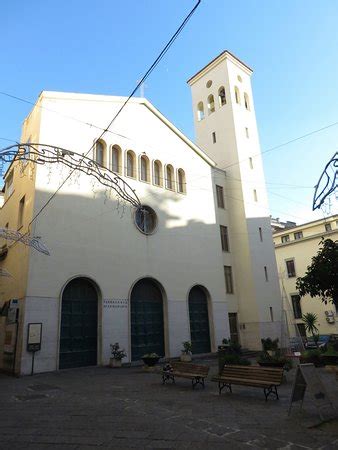 Facciata esterna della Chiesa del Santissimo Crocifisso a Salerno