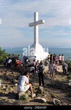 La grande croce bianca sulla cima del Monte Križevac