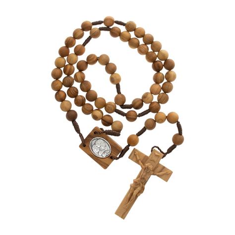 Un rosario tradizionale in legno con crocifisso e medaglia