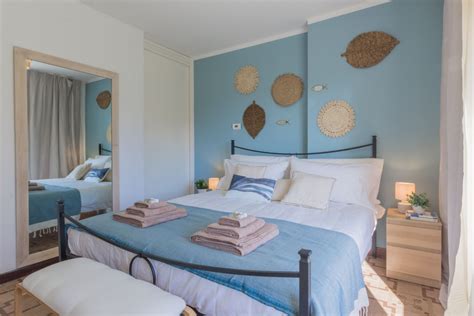 Foto interna di una camera da letto del B&B Dodo & Fofo con balcone