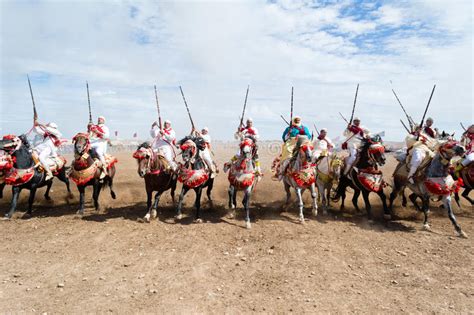fotografia di cavalieri in abiti tradizionali durante il Pfingstritt
