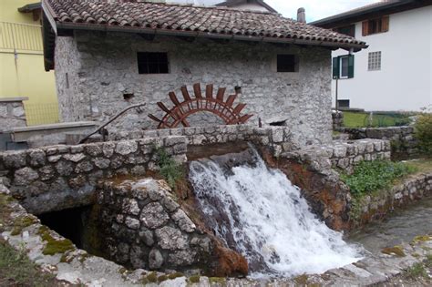 Dettaglio del Mulino di Miuccio, esempio di architettura storica legata all'acqua
