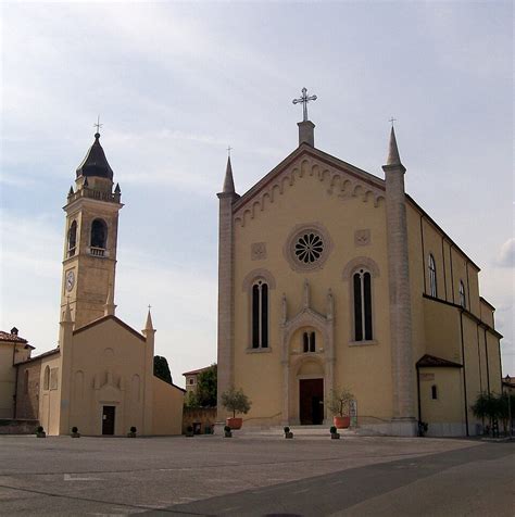 Veduta esterna dell'Abbazia Minore di San Zeno a Cellore