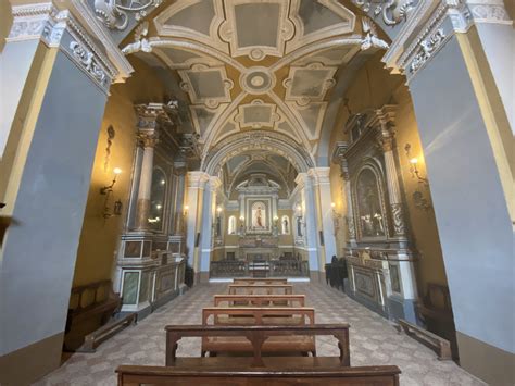 Interno della Chiesa di San Rocco di Vernazza con gruppo ligneo