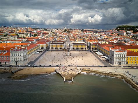 Panoramica di Lisbona con la Piazza do Comércio e la Torre di Belém