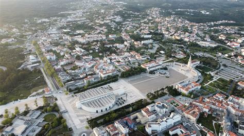 Vista aerea del Santuario di Fatima con la Basilica e la Cappellina delle Apparizioni