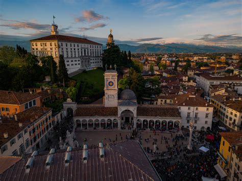 Immagine storica di Udine o di un confessionale dell'epoca