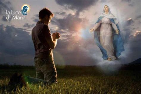 Maria che medita la Parola nel cuore, esempio di fede e ascolto attivo