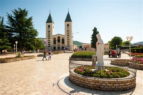 Veduta panoramica di Medjugorje con le sue colline sacre