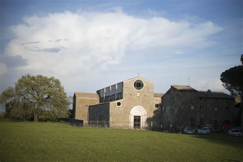 Vista esterna dell'Abbazia di Santa Maria in Falleri tra le rovine di Falerii Novi