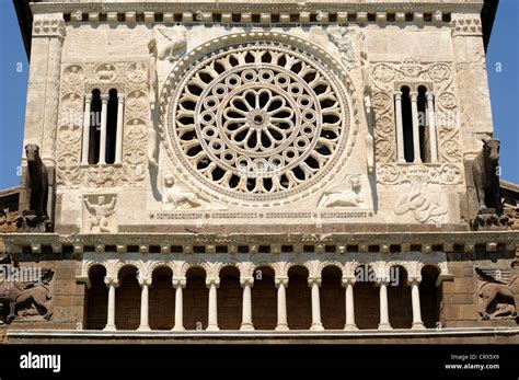 Duomo di Spilimbergo con portale e rosoni
