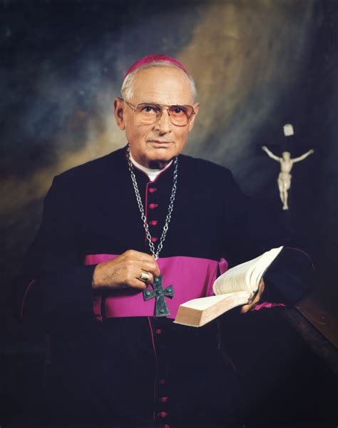 Ritratto fotografico di Monsignor Carlo Maria Viganò