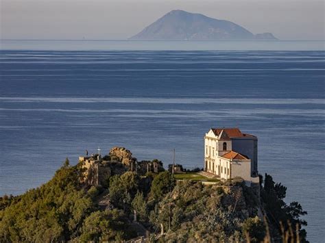 Foto panoramica del Monte della Madonna e del Santuario di Maria SS. a Capo d'Orlando