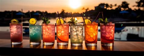 Foto di tre cocktail analcolici diversi in bicchieri eleganti