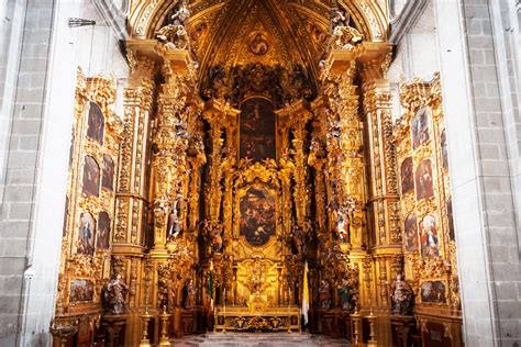 Rappresentazione artistica del bacio sacro o simbolico