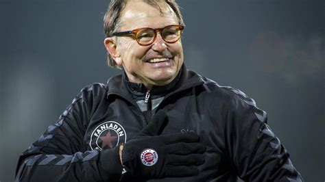 Ewald Lienen, dirigente dell'FC St. Pauli, in una riunione o conferenza stampa