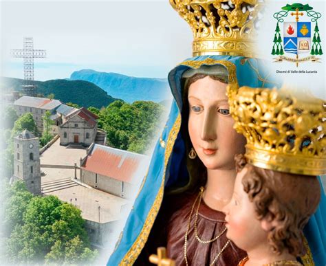 Statua della Madonna del Sacro Monte nella nicchia della chiesa del santuario