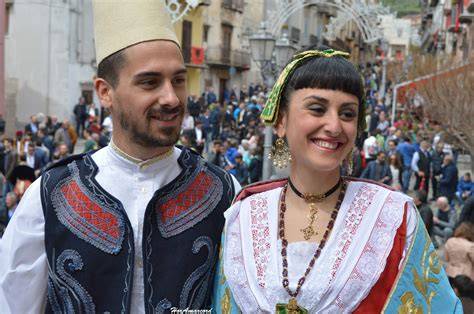 Foto della processione pasquale a Piana degli Albanesi con il Santo Velo