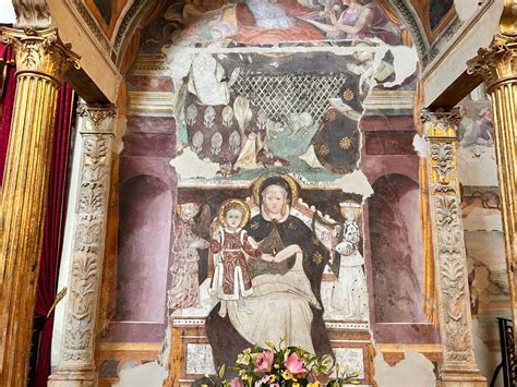 Dipinto della Vergine in trono con Bambino nel Santuario della Spina