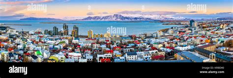 Vista panoramica di Reykjavik con le sue case colorate