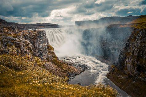 La potente cascata di Dettifoss in Islanda