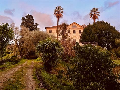 Panoramica di Villa Pastore con il suo parco a Capriglia