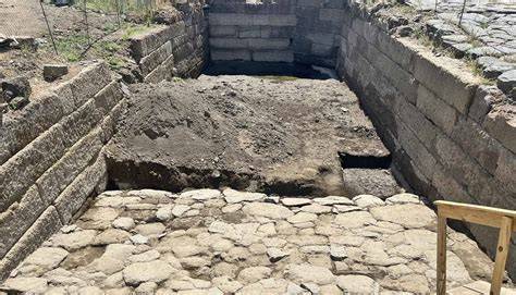 Thematic photo illustrating archaeological digs or ancient Roman architecture