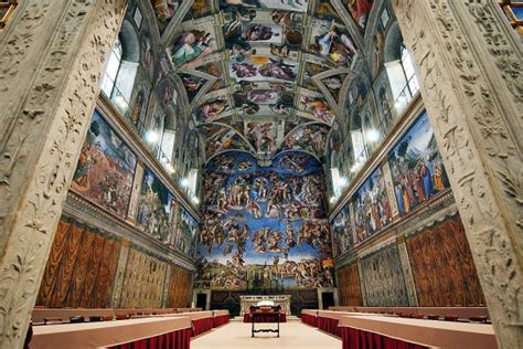 Affresco di Michelangelo nella Cappella Sistina durante un Conclave