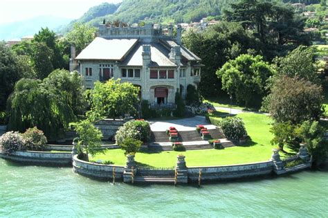Infografica: timeline della creazione del Museo del Liberty a Sarnico, con i nomi dei fondatori e le tappe principali
