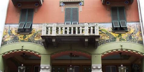 Foto tematica: Palazzo dei Pavoni a Savona, con dettagli delle decorazioni in ceramica