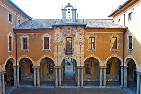 Facciata del Pontificio Collegio Gallio di Como