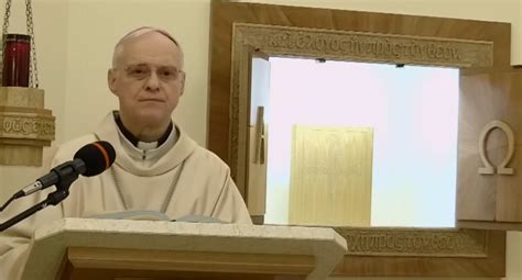 Foto del Vescovo Mauro Maria Morfino che celebra la funzione nella Cappella dell'Episcopio