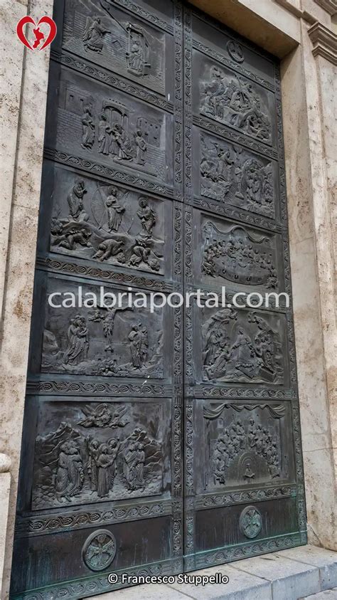 Dettaglio delle porte bronzee della Cattedrale di San Nicola