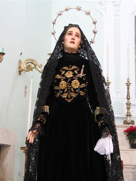Foto della statua della Madonna Addolorata di Giulio Cozzoli a Molfetta