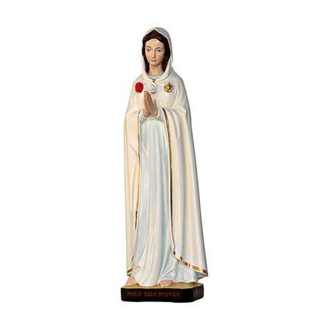 Statua di Maria Rosa Mistica con tre rose sul petto