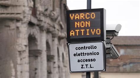 Foto di un'area ZTL a Roma o di un pass disabili
