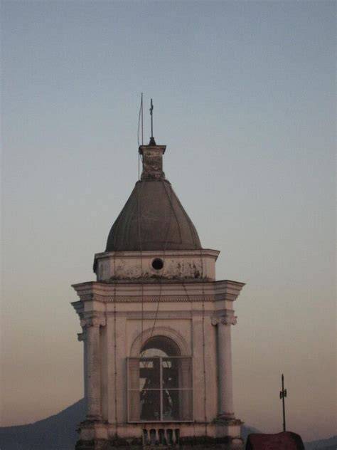 Dettaglio della facciata e del campanile della Chiesa di San Nicola