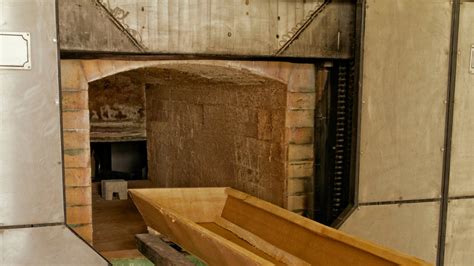 foto di un crematorio moderno o di locali di servizio all'interno di un cimitero